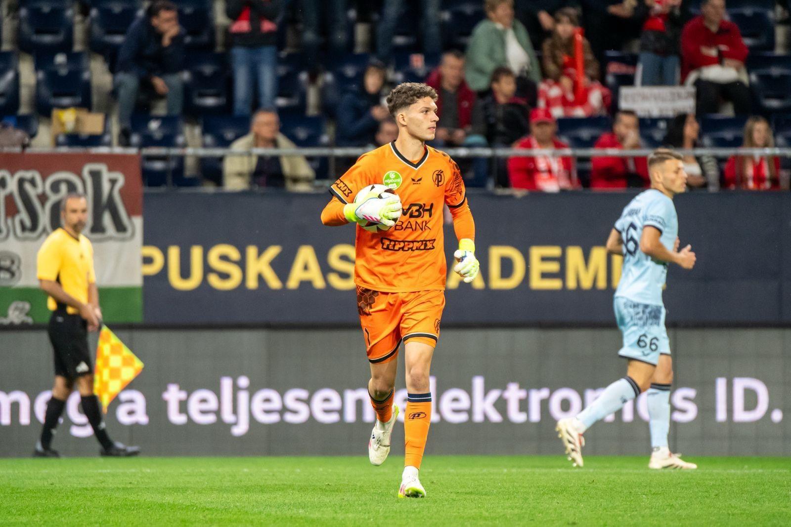 乐鱼体育入口-西甲赛程具体时间安排与球迷观赛计划建议