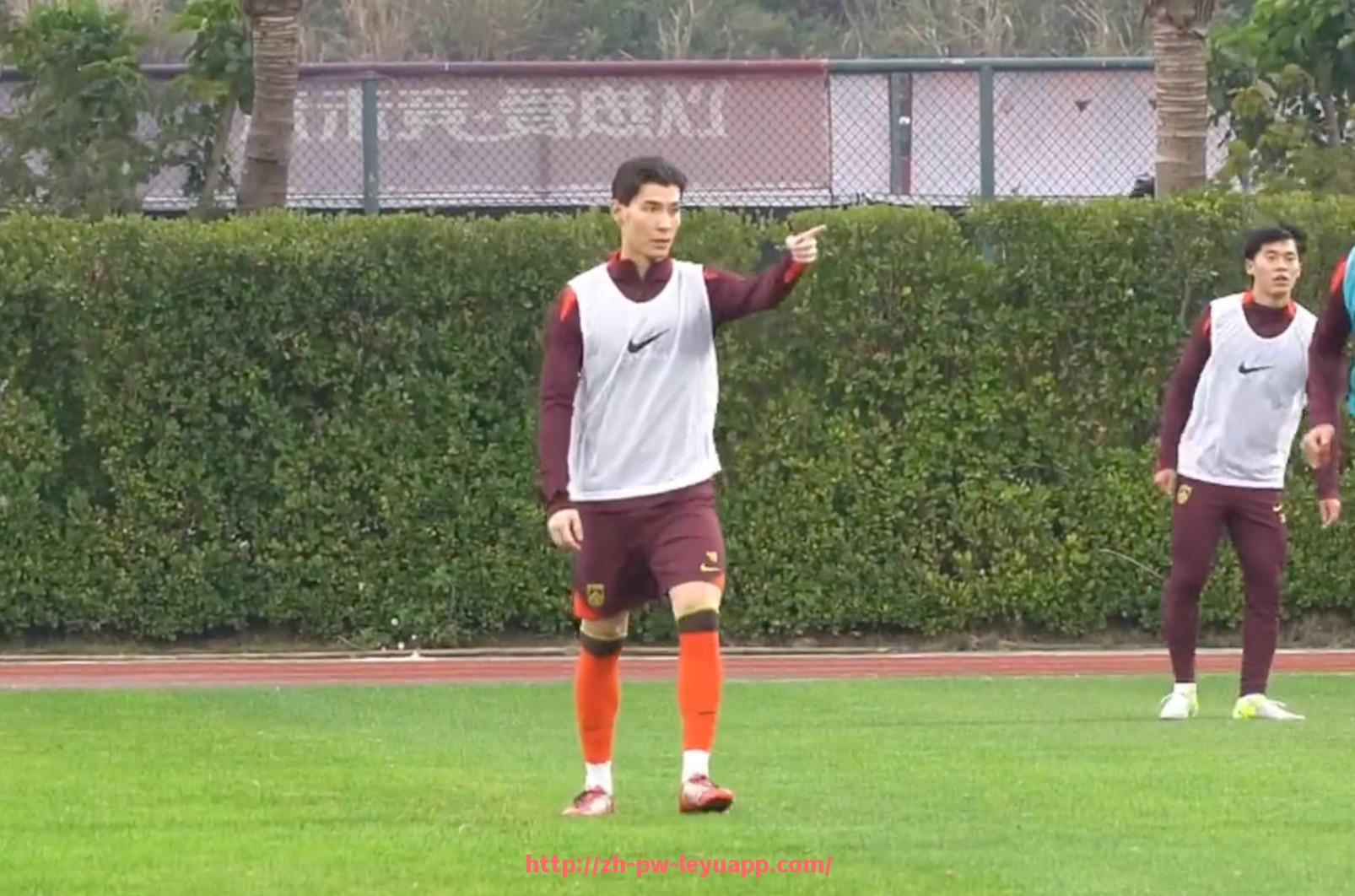 乐鱼体育入口-世俱杯最具争议红牌事件回顾及裁判判罚分析